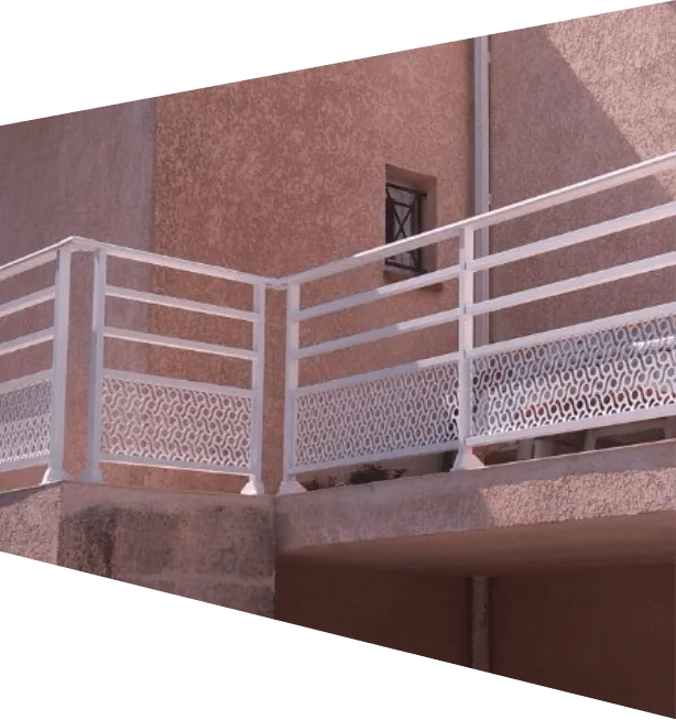 Photo d'un balcon équipé d'un garde-corps