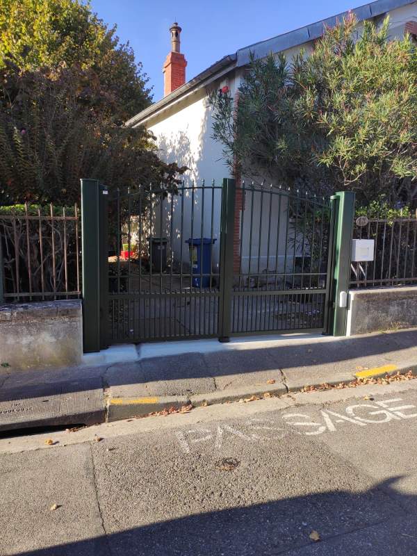 Photo de notre réalisation : PORTAIL TRADITION 