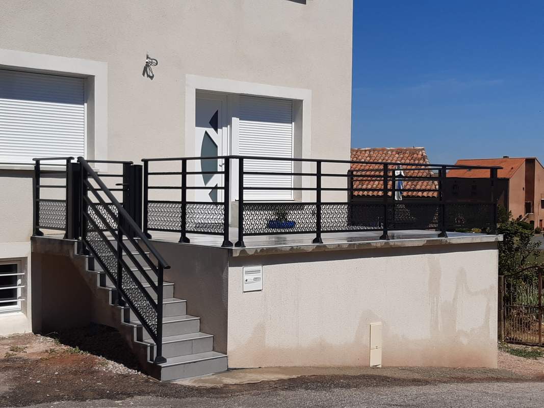 Photo de notre réalisation : GARDE CORPS POUR ESCALIER