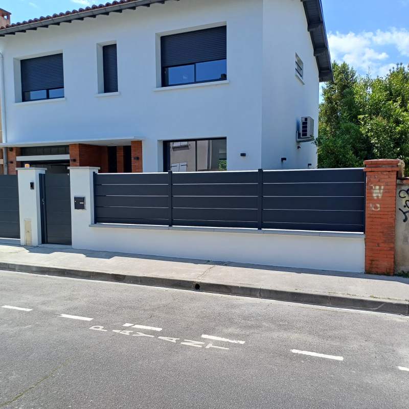 Photo de notre réalisation : RÉNOVATION PORTAIL ET CLOTURE