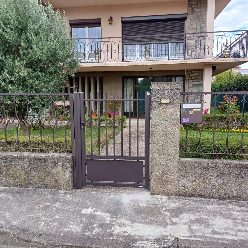 Photo de notre réalisation : PORTAIL TRADITION 