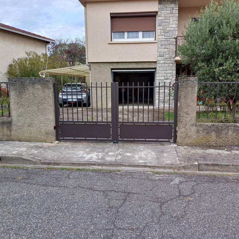 Photo de notre réalisation : PORTAIL TRADITION 