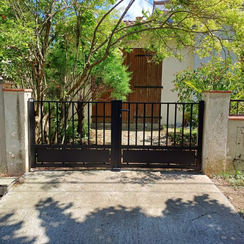 Photo de notre réalisation : PORTAIL TRADITION 