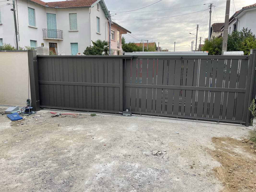 Photo de notre réalisation : PORTAIL TECHNIQUE