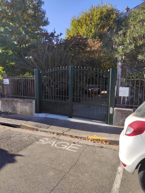 Photo de notre réalisation : PORTAIL TRADITION 