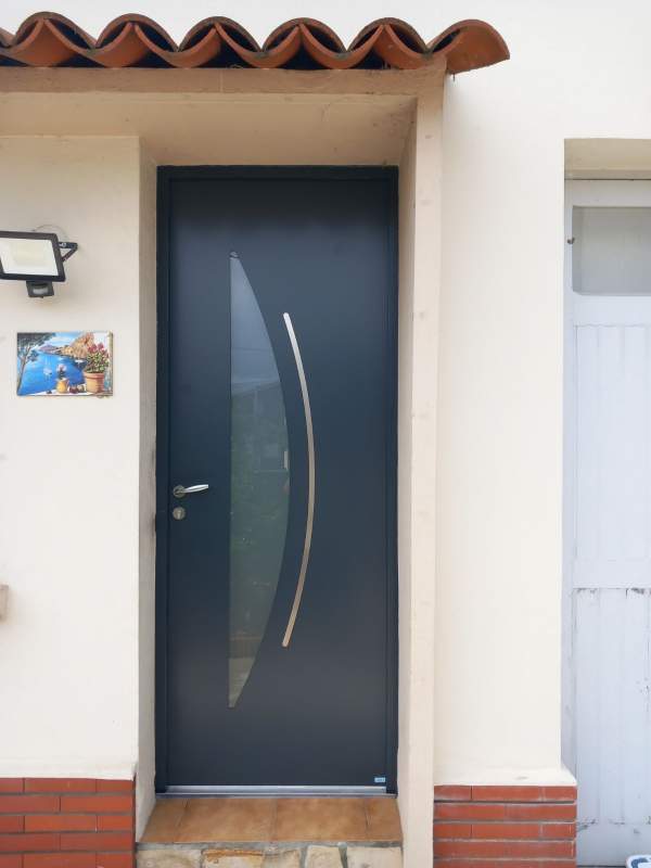 Photo de notre réalisation : REMPLACEMENT PORTE D’ENTREE