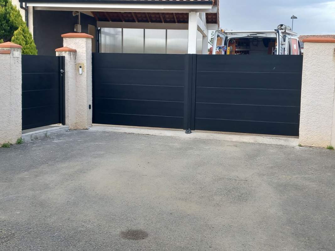 Photo de notre réalisation : PORTAIL ALUMINIUM OLFEN 