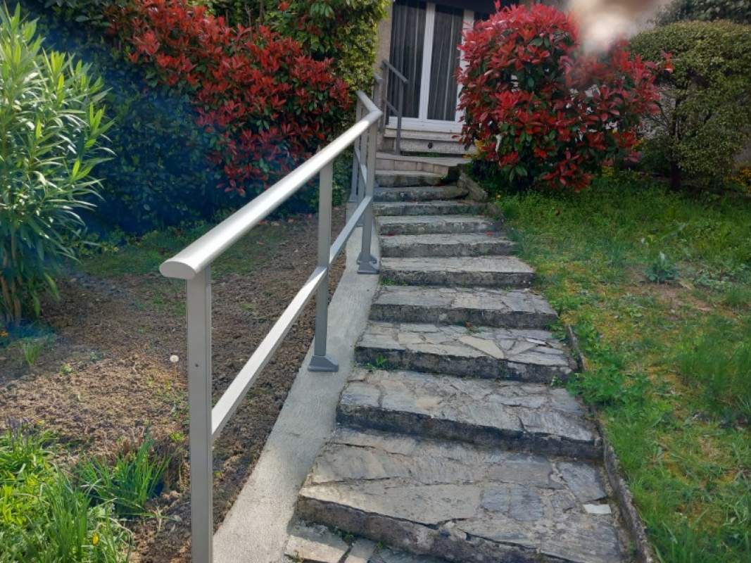 Photo de notre réalisation : AIDE À LA MONTEE