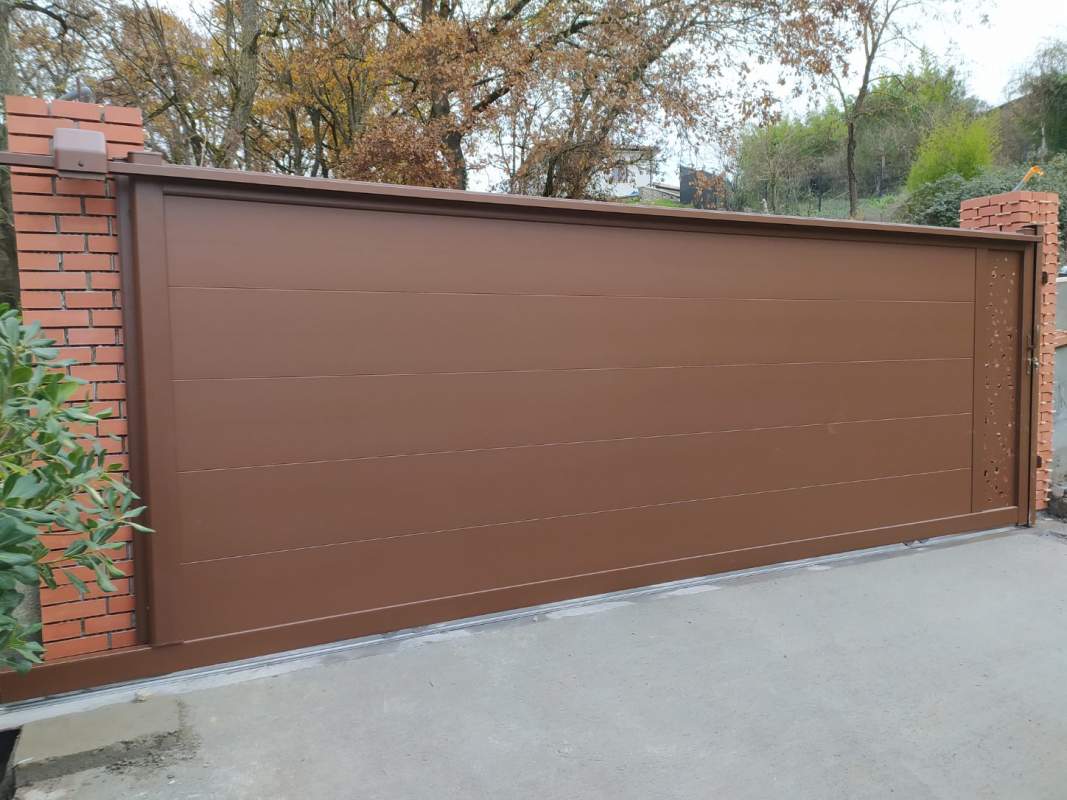 Photo de notre réalisation : PORTAIL  AVEC DÉCORS LASER