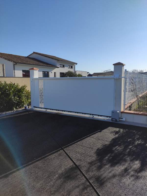 Photo de notre réalisation : PORTAIL  AVEC DÉCORS LASER