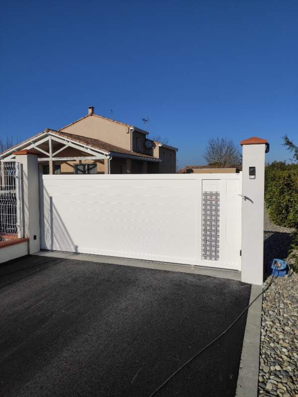 Photo de notre réalisation : PORTAIL  AVEC DÉCORS LASER