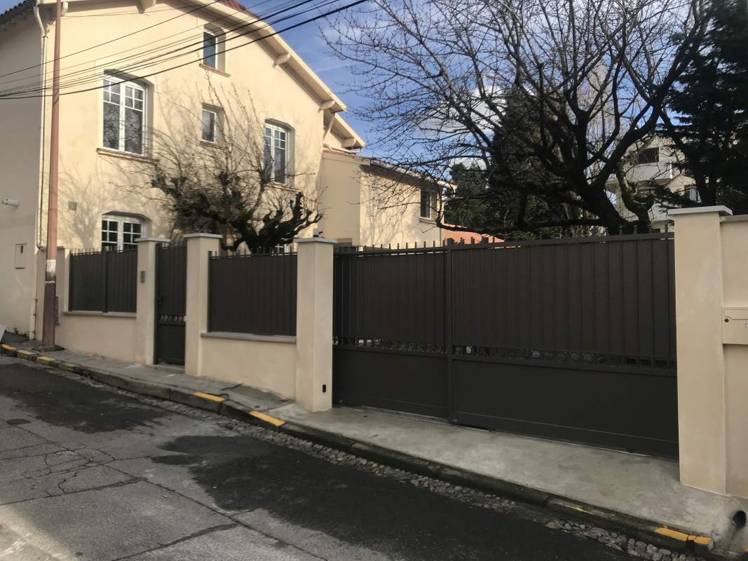 Photo de notre réalisation : PORTAIL TRADITION 