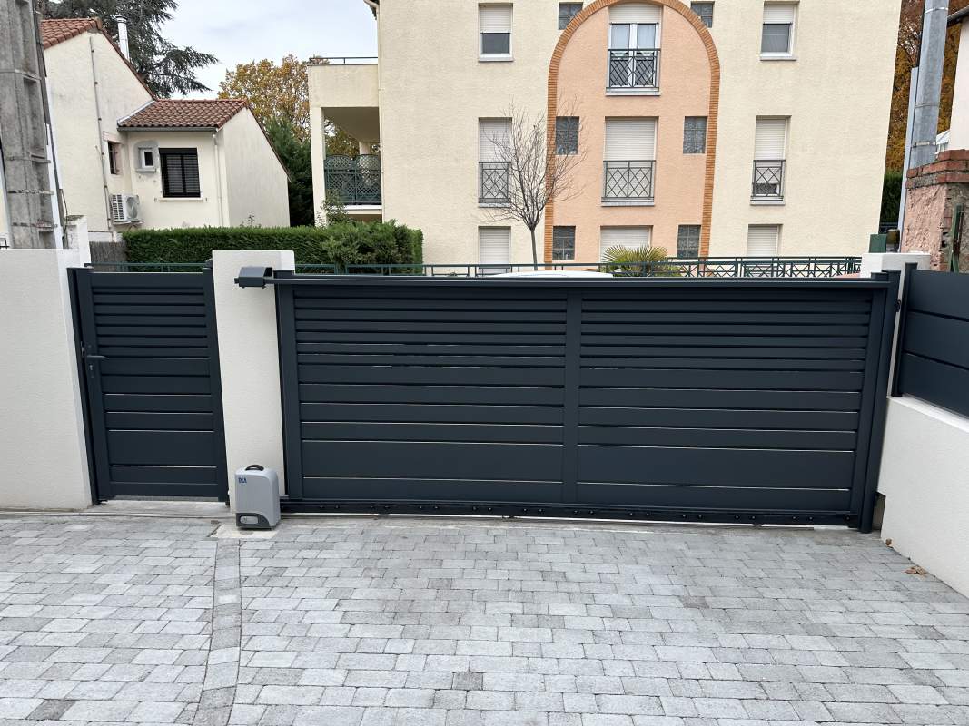 Photo de notre réalisation : PORTAIL KOSTUM 