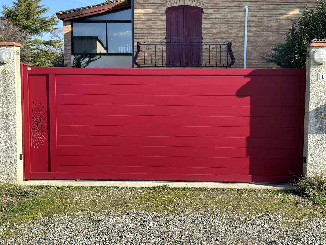 Photo de notre réalisation : PORTAIL  AVEC DÉCORS LASER