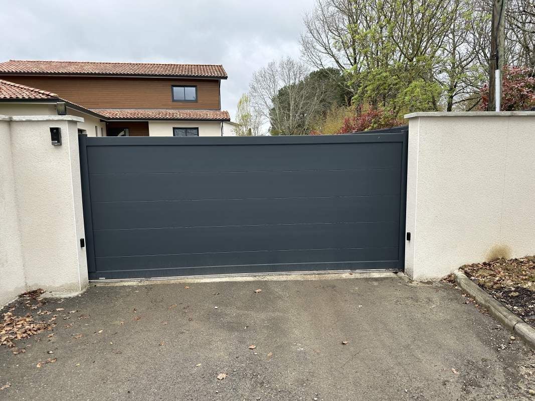 Photo de notre réalisation : PORTAIL KOSTUM