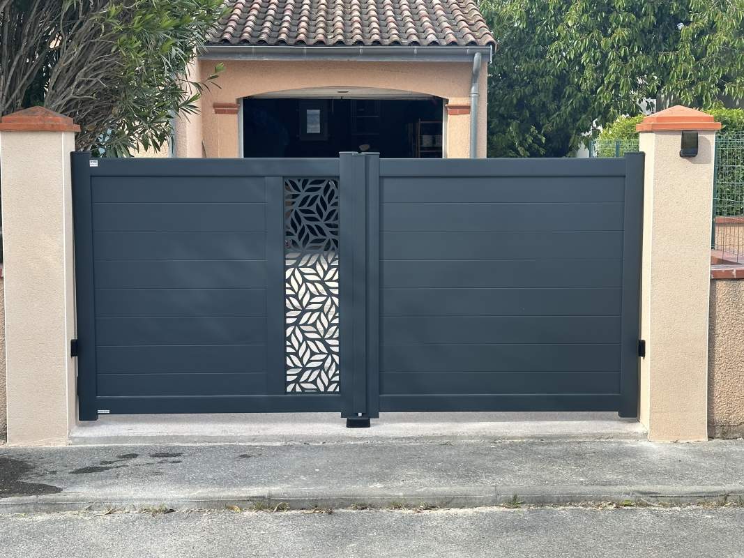 Photo de notre réalisation : PORTAIL  AVEC DÉCORS LASER