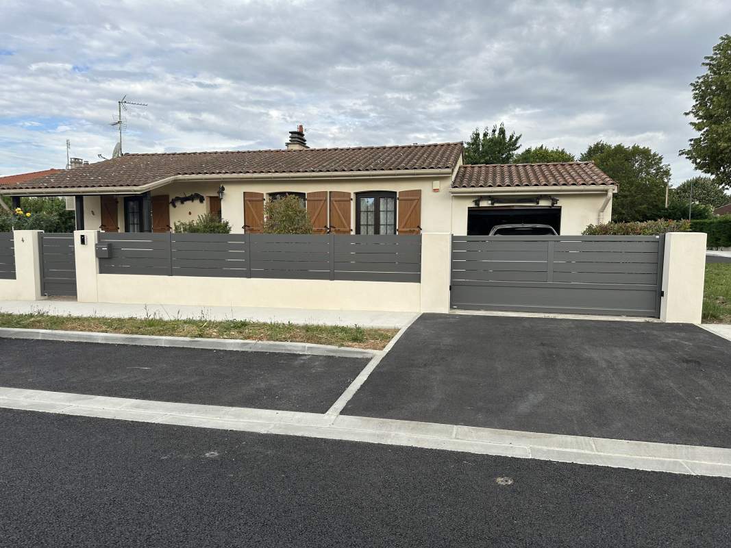 Photo de notre réalisation : RÉNOVATION PORTAIL ET CLOTURE