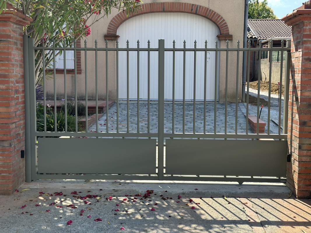 Photo de notre réalisation : PORTAIL TRADITION 