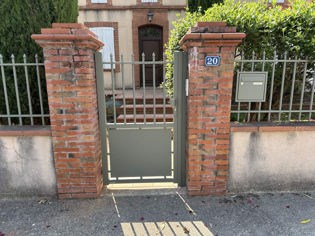 Photo de notre réalisation : PORTAIL TRADITION 