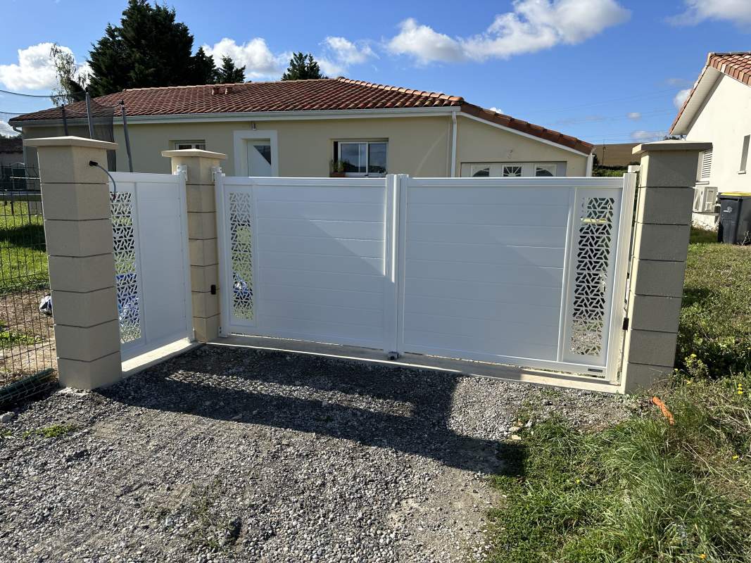 Photo de notre réalisation : PORTAIL  AVEC DÉCORS LASER