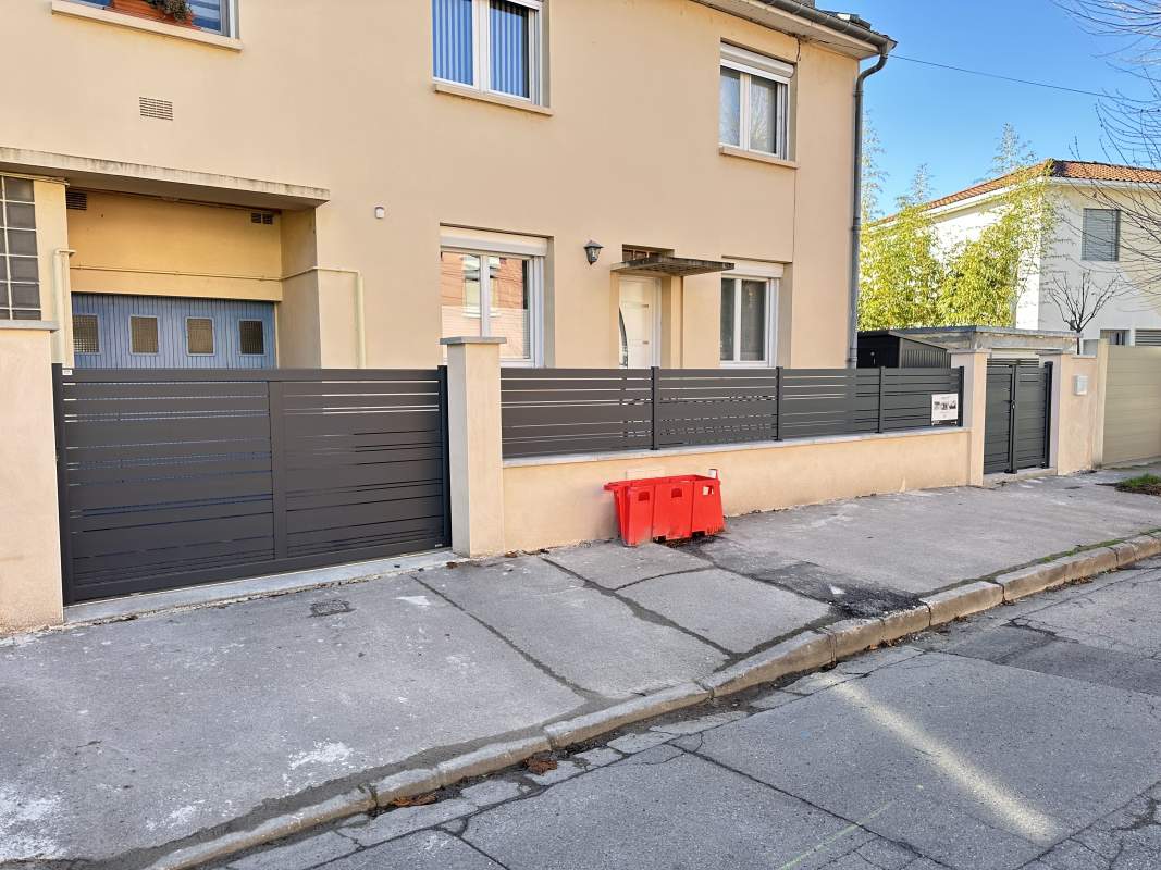 Photo de notre réalisation : PORTAIL KOSTUM