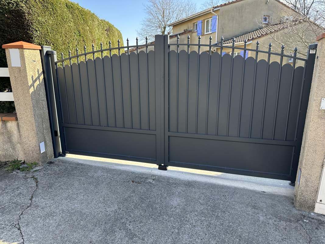 Photo de notre réalisation : PORTAIL TRADITION 