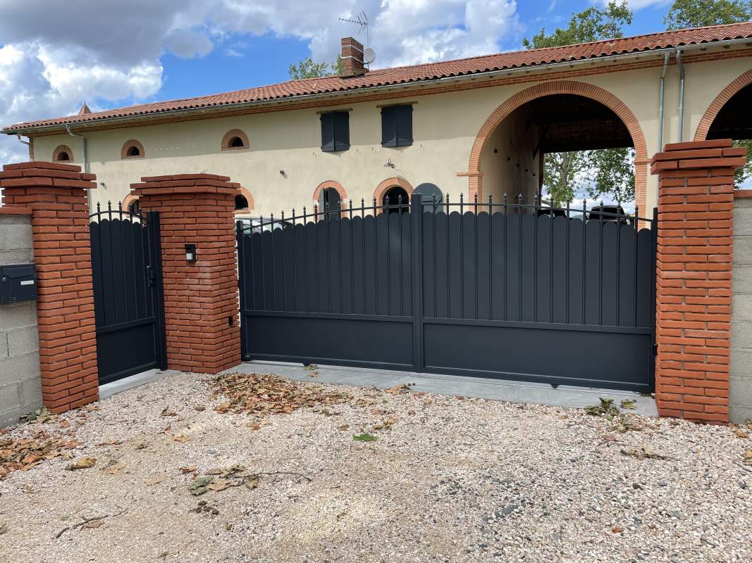 Photo de notre réalisation : PORTAIL TRADITION 