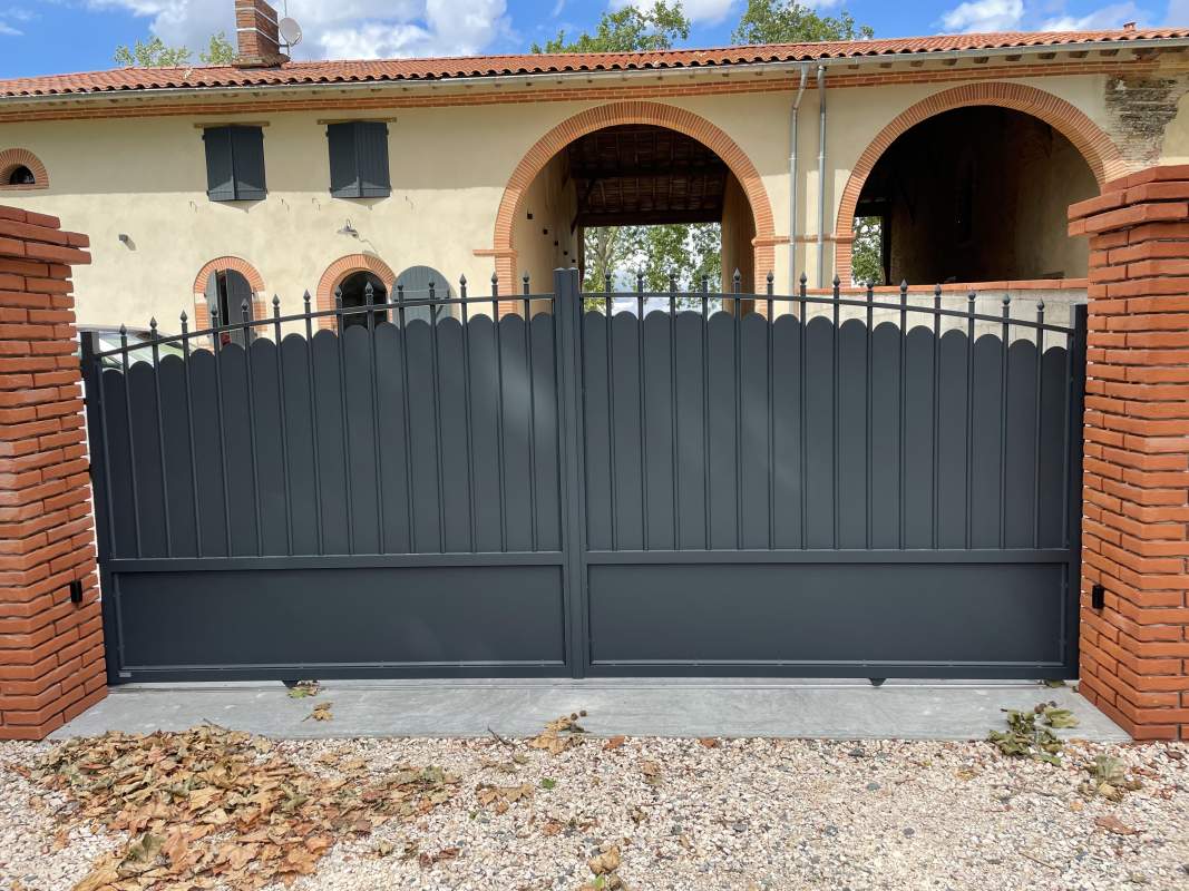 Photo de notre réalisation : PORTAIL TRADITION 