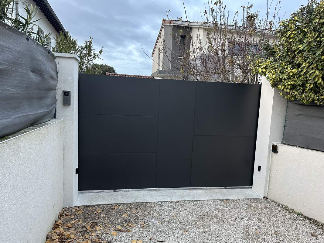 Photo de notre réalisation : PORTAIL KOSTUM ESUS