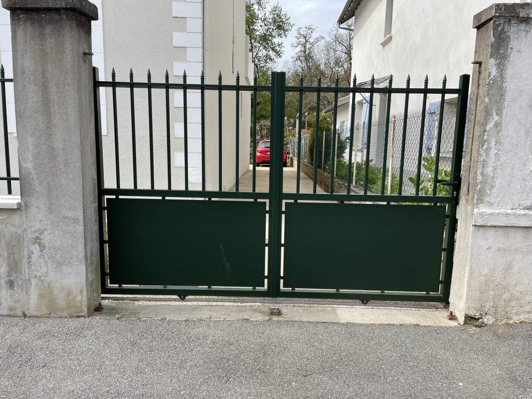 Photo de notre réalisation : PORTAIL TRADITION 