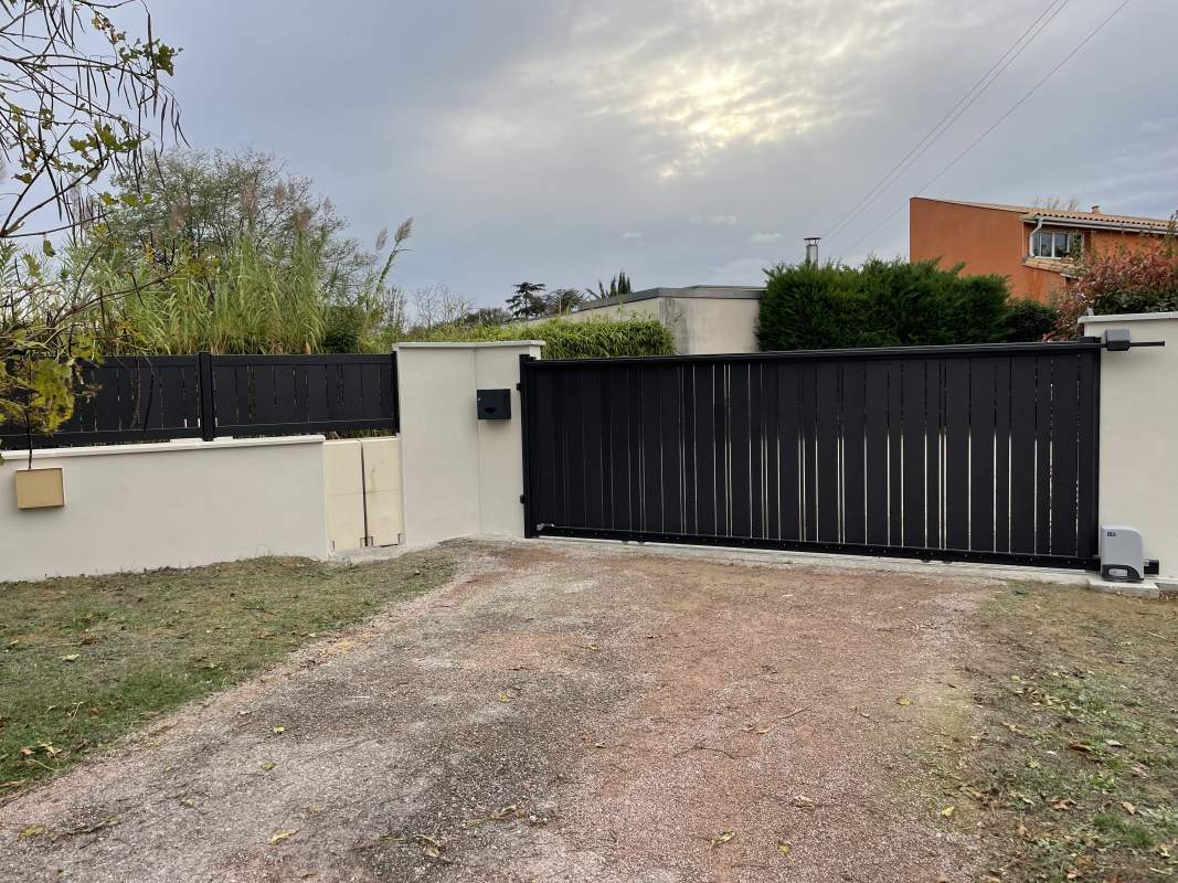 Photo de notre réalisation : PORTAIL KOSTUM