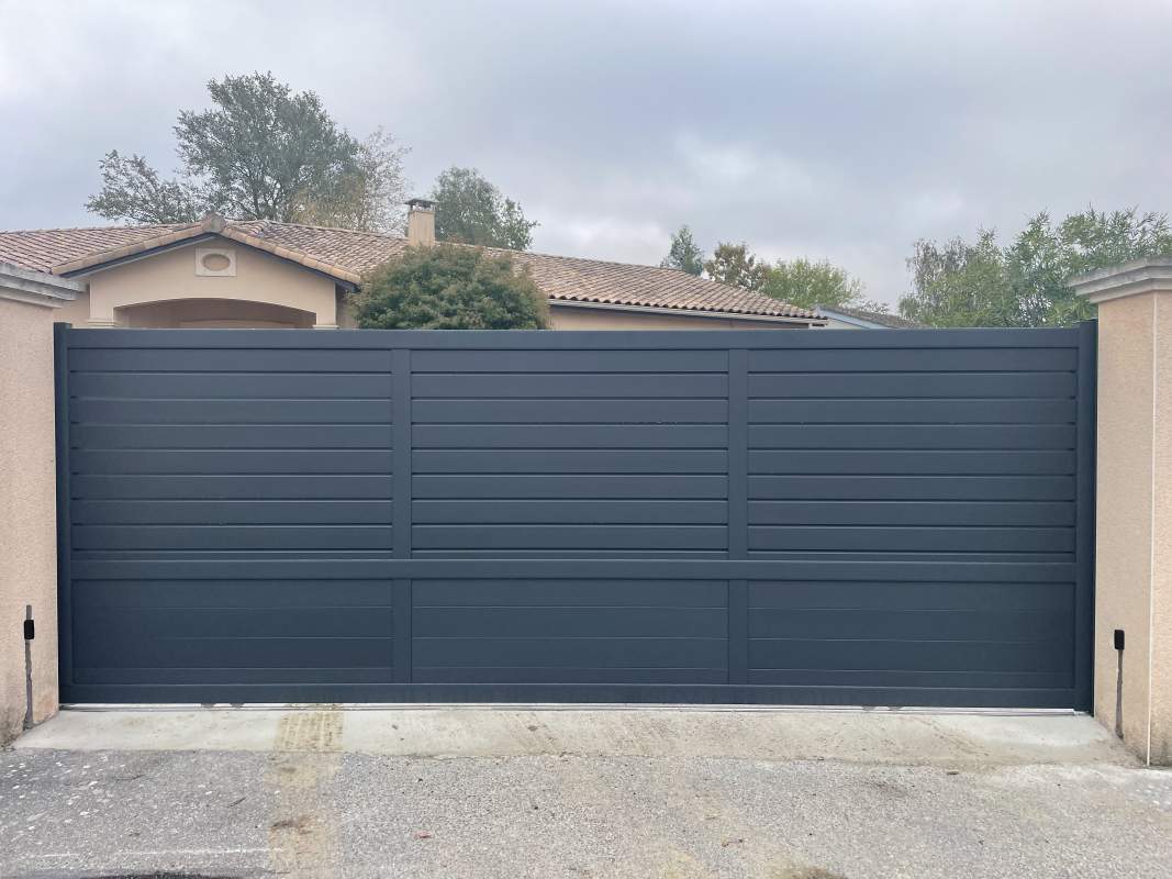 Photo de notre réalisation : PORTAIL KOSTUM