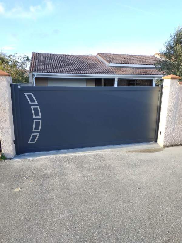 Photo de notre réalisation : PORTAIL KOSTUM