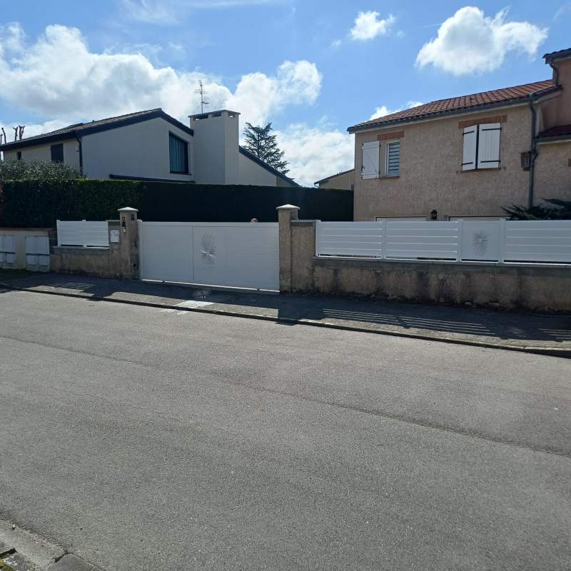 Photo de notre réalisation : PORTAIL  AVEC DÉCORS LASER