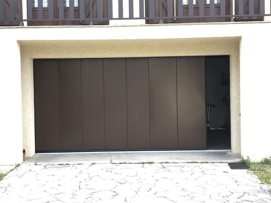 Photo de notre réalisation : Portes de garage coulissantes